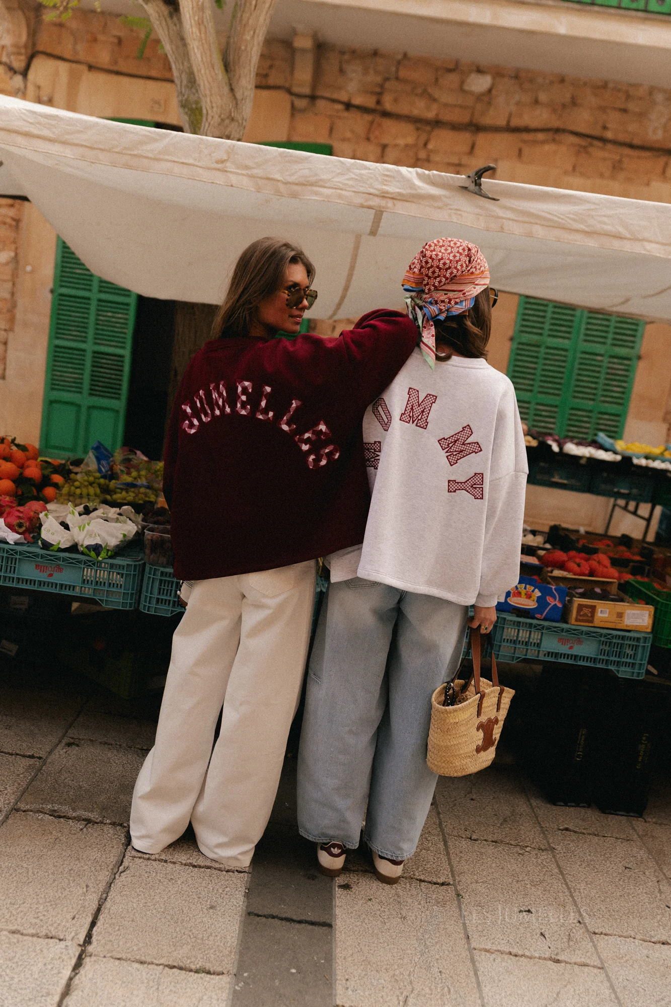 Embroidered LES JUMELLES sweater burgundy - Image 7